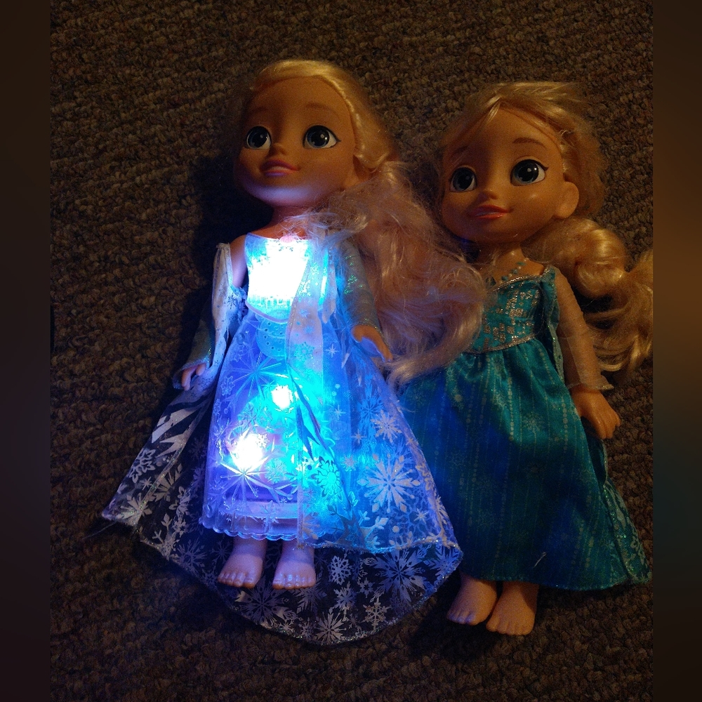 2 Elsa dolls